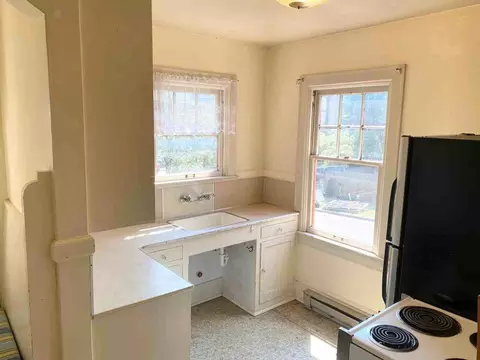 1205 NE 42nd St, Seattle, WA 98105