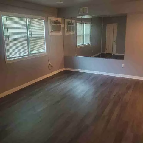 567 Allengrove St, Philadelphia, PA 19120