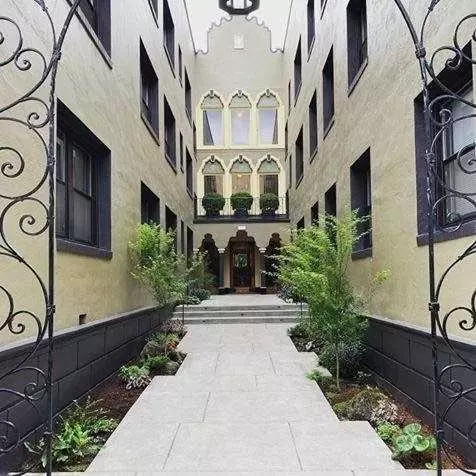 707 NW 19th Ave, Portland, OR 97209