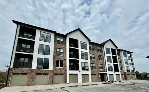 501 N 186th Plz, Elkhorn, NE 68022