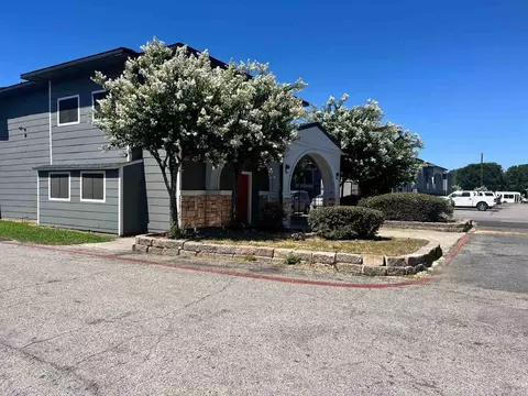 2838 Royal Ln, Dallas, TX 75229