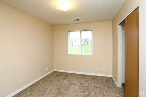 10526 Fort Plz, Omaha, NE 68134