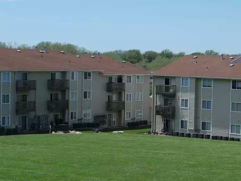 10526 Fort Plz, Omaha, NE 68134