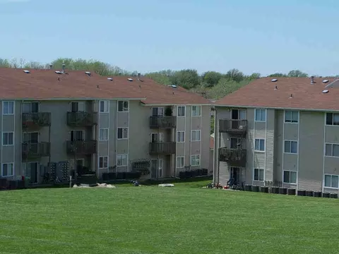 10526 Fort Plz, Omaha, NE 68134