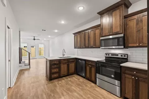 527 N College St, Lindale, TX 75771