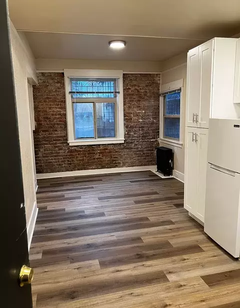 1412 Summit Ave, Seattle, WA 98122
