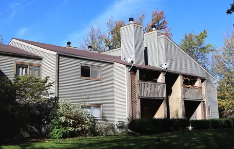3335 Jonis Cir, Lansing, MI 48906