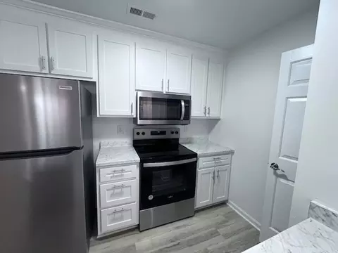 300-332 300-332 Commonwealth Court 2427 Peyton Dr, Charlottesville, VA 22901 photo 6