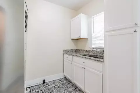 429 E Carson St, San Antonio, TX 78208 photo 5