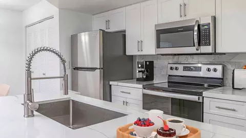 200 Commodore Dr, Plantation, FL 33325 photo 8