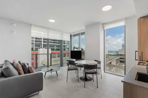 121 NE 5th St, Miami, FL 33132