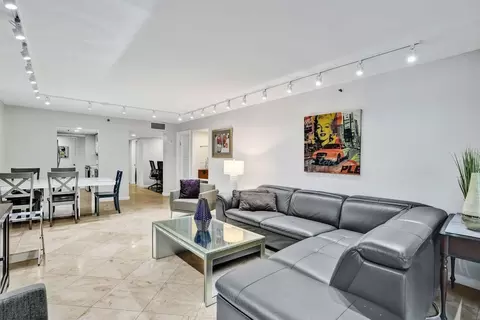 1717 N Bayshore Dr, Miami, FL 33132