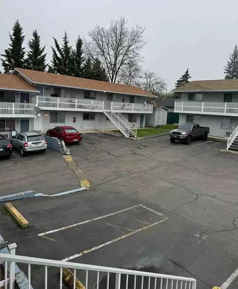 3032 W Harvard Ave, Roseburg, OR 97471