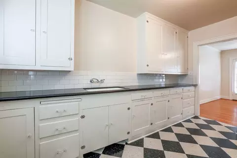 2310 NE Weidler St, Portland, OR 97232