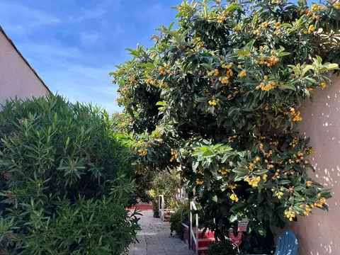 5223 De Longpre Ave, Los Angeles, CA 90027