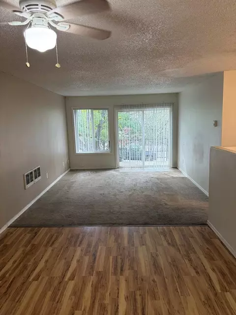 2295 SE Courtney Ave, Oak Grove, OR 97222