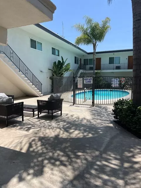 380 E 2nd St, Tustin, CA 92780