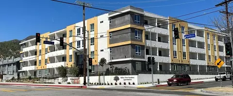 14401 Foothill Blvd, Los Angeles, CA 91342