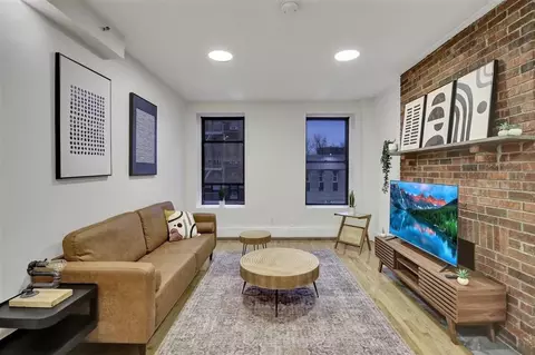 179 E 102nd St, New York, NY 10029