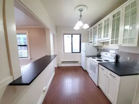 206 Harvard Ave E, Seattle, WA 98102