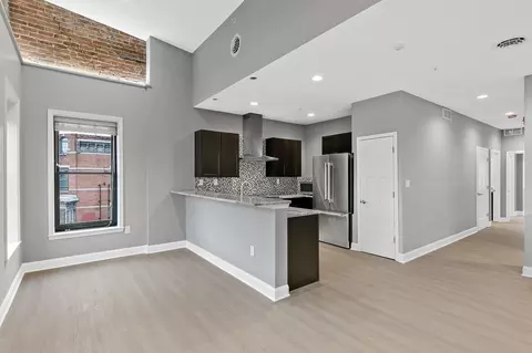 560 Madison Ave, Albany, NY 12208