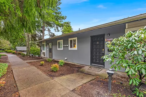 11773 SW King George Dr, King City, OR 97224