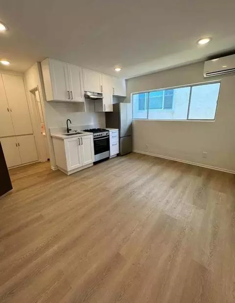 11938 Goshen Ave, Los Angeles, CA 90049