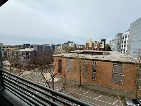 6700 Roosevelt Way NE, Seattle, WA 98115