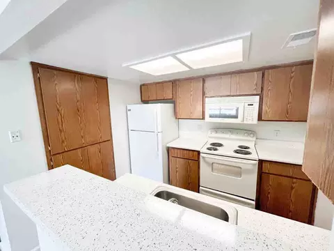 445 W Nees Ave, Fresno, CA 93711