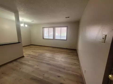 815 Boulder Ave, Des Moines, IA 50315