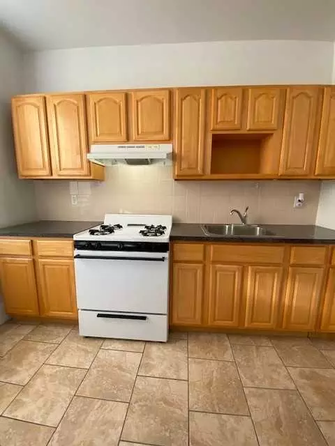 311 Queen Anne Rd, Teaneck, NJ 07666