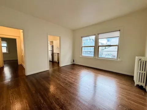 5234 University Way NE, Seattle, WA 98105