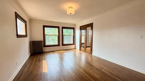 5234 University Way NE, Seattle, WA 98105