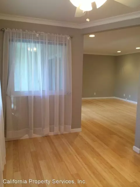 1010 Noel Dr, Menlo Park, CA 94025