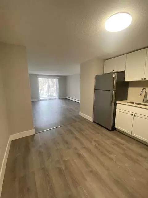 368 E Merrimack St, Lowell, MA 01852