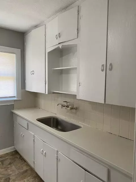 947 Poinsettia, San Antonio, TX 78202