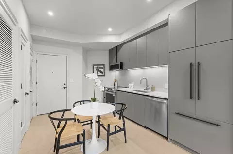 2121 Ward Pl NW, Washington, DC 20037