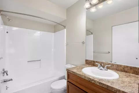 1513 Hidden Creek Circle Dr NE, Grand Rapids, MI 49505 photo 9