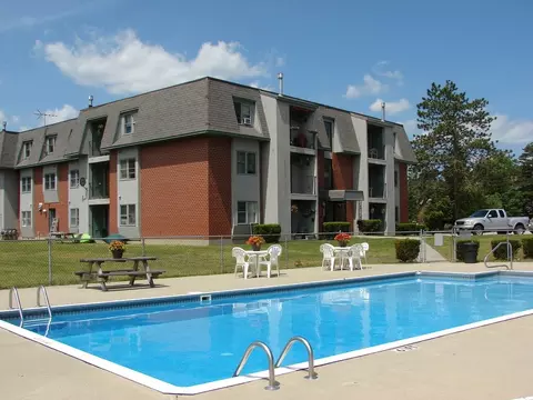 310 Route 27, Raymond, NH 03077