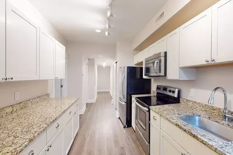 210 Maryland Plz, Saint Louis, MO 63108