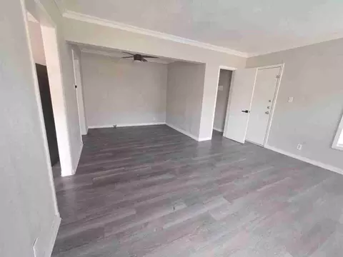 219 SE 13th St, Grand Prairie, TX 75051