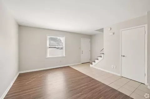 5822 Cedars East Ct, Charlotte, NC 28212