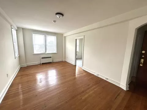 83 S State Rd, Upper Darby, PA 19082