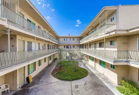 6419 10th Ave, Los Angeles, CA 90043