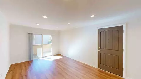 22833 Vanowen St, Los Angeles, CA 91307