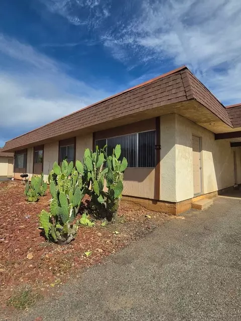 3141 Lawrence Rd, Redding, CA 96002