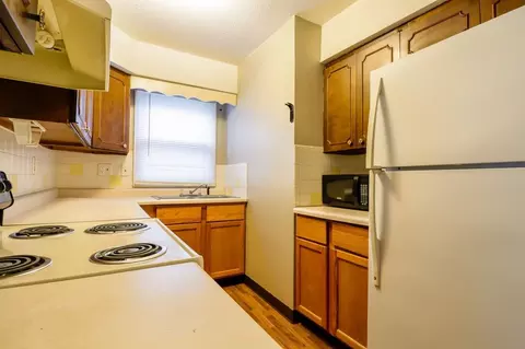 801 Hollycrest Dr, Champaign, IL 61821 photo 2