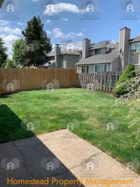 1085 Raffon Ct SE, Four Corners, OR 97317