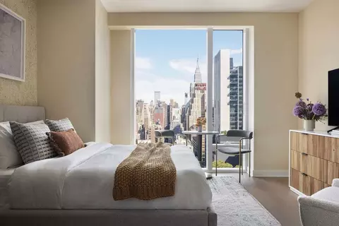 455 10th Ave, New York, NY 10018