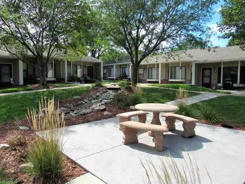 3222 S 68th Plz, Omaha, NE 68106